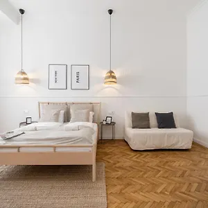 the-white-house-apartment.inbudapesthotels.com/